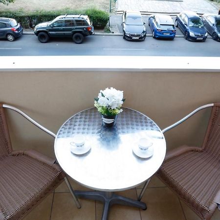 Gorgeous 2 Bedroom Duplex In City Center Bucharest Luaran gambar