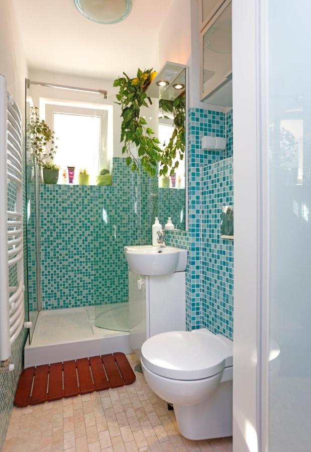 Gorgeous 2 Bedroom Duplex In City Center Bucharest Luaran gambar