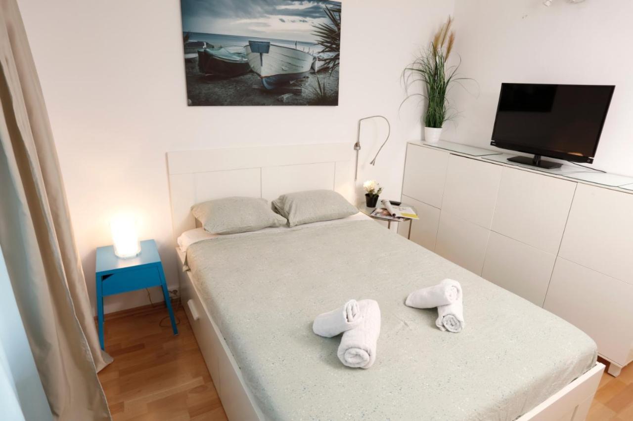 Gorgeous 2 Bedroom Duplex In City Center Bucharest Luaran gambar