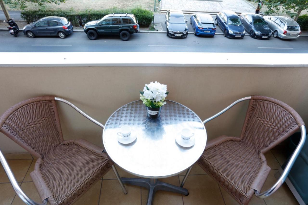 Gorgeous 2 Bedroom Duplex In City Center Bucharest Luaran gambar