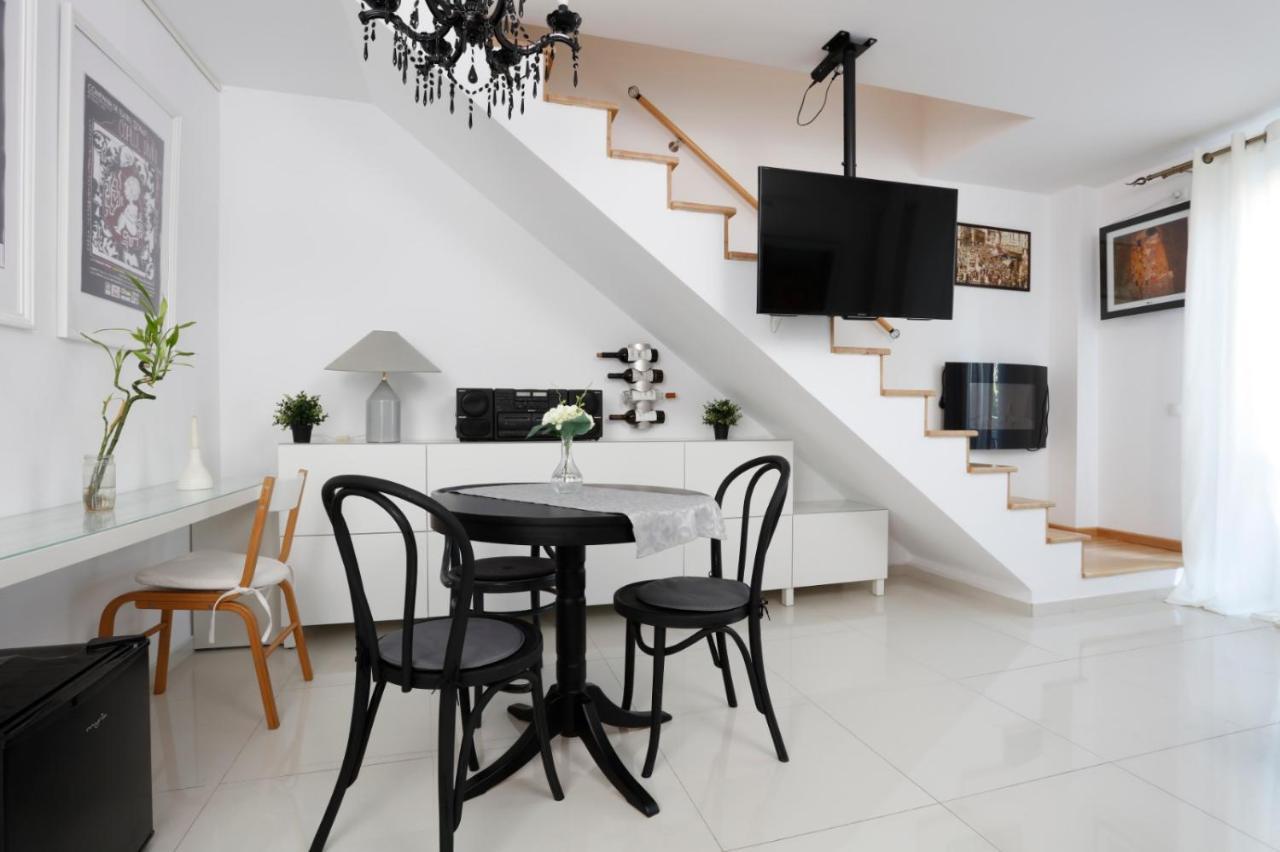 Gorgeous 2 Bedroom Duplex In City Center Bucharest Luaran gambar