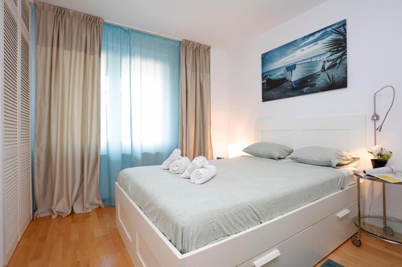 Gorgeous 2 Bedroom Duplex In City Center Bucharest Luaran gambar